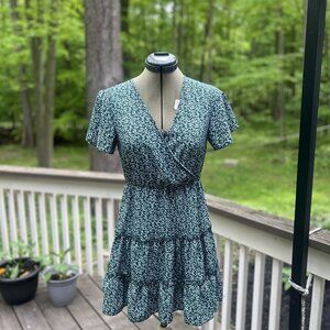 Shein XS Green Floral Ruffle Wrap Dress – Short Sleeve Tiered Mini